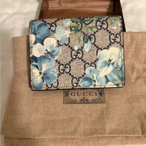 Gucci Coated GG Supreme Blooms Compact Wallet - Authentic - Picture 3 of 15